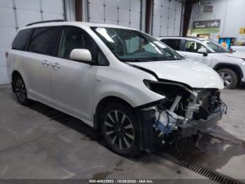  Salvage Toyota Sienna