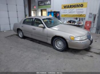  Salvage Lincoln Towncar