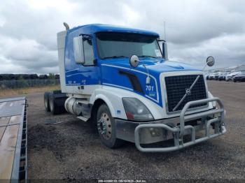  Salvage Volvo Vn