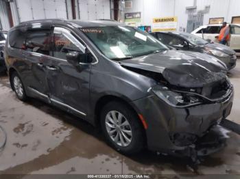  Salvage Chrysler Pacifica