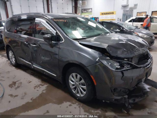  Salvage Chrysler Pacifica