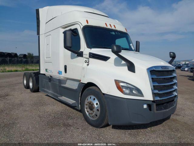  Salvage Freightliner New Cascadia 126