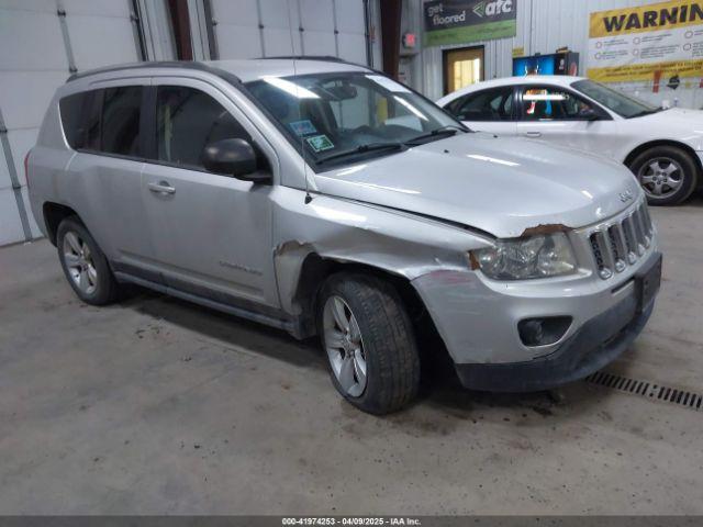  Salvage Jeep Compass