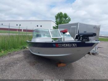  Salvage Alumacraft Navigator Sport