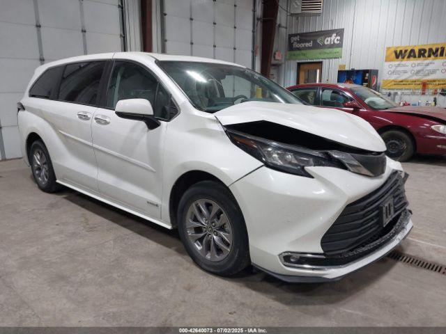  Salvage Toyota Sienna