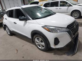  Salvage Nissan Kicks