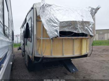  Salvage Hearland Camper