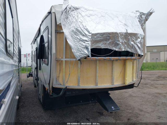 Salvage Hearland Camper