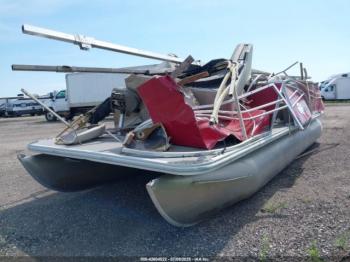  Salvage Starcraft Boat