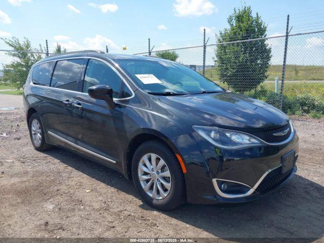  Salvage Chrysler Pacifica