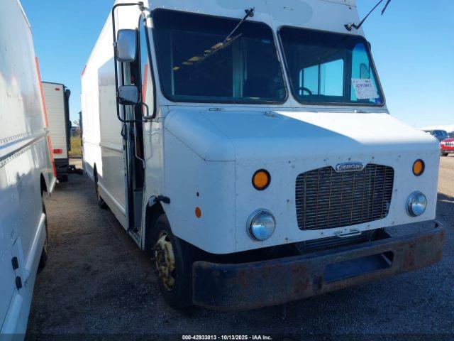  Salvage Freightliner Chassis