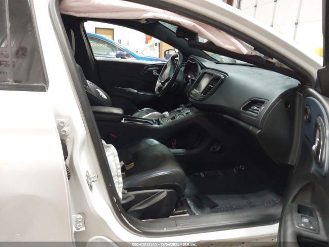 Chrysler 200 S Image 10