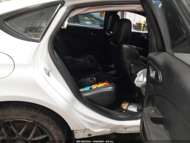 Chrysler 200 S Image 7