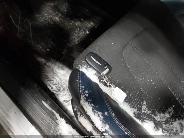 Chrysler 200 S Image 9