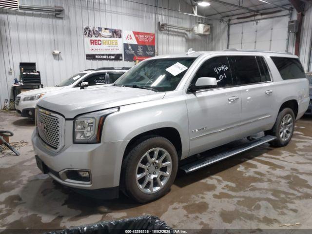 GMC Yukon Denali Image 3