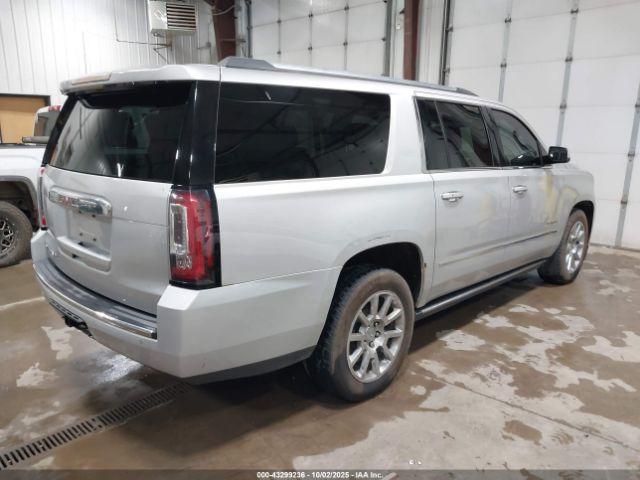 GMC Yukon Denali Image 6
