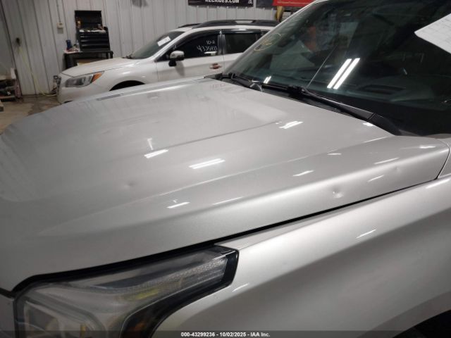 GMC Yukon Denali Image 8