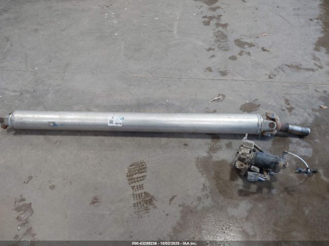 GMC Yukon Denali Image 12