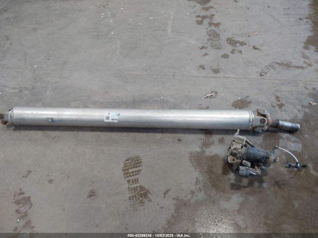 GMC Yukon Denali Image 12