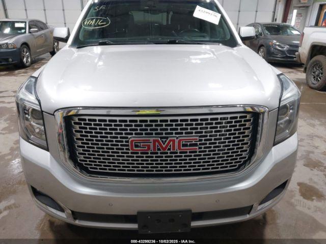 GMC Yukon Denali Image 16