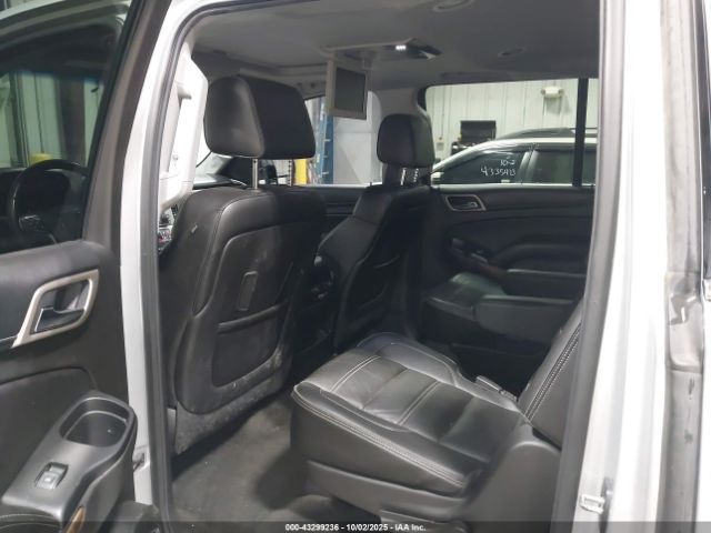 GMC Yukon Denali Image 5