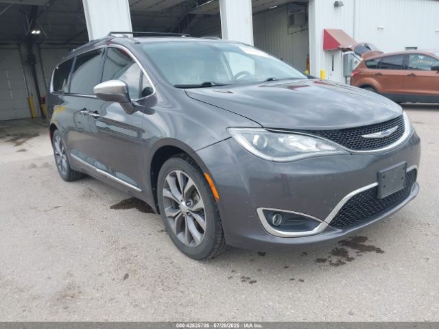Chrysler Pacifica Limited Image 1