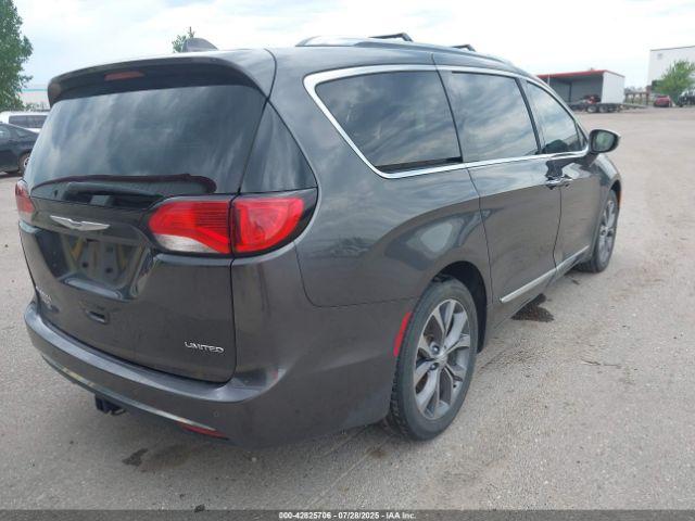 Chrysler Pacifica Limited Image 2