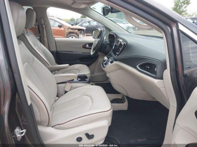 Chrysler Pacifica Limited Image 7