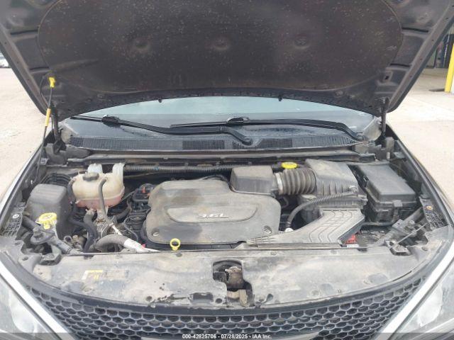 Chrysler Pacifica Limited Image 8