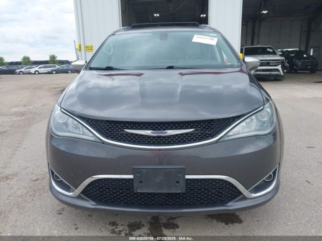 Chrysler Pacifica Limited Image 10