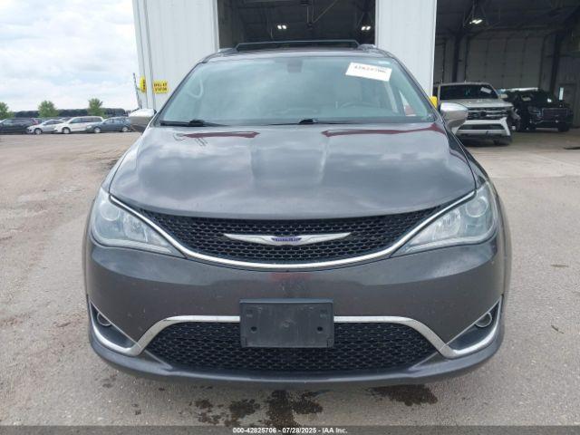 Chrysler Pacifica Limited Image 10