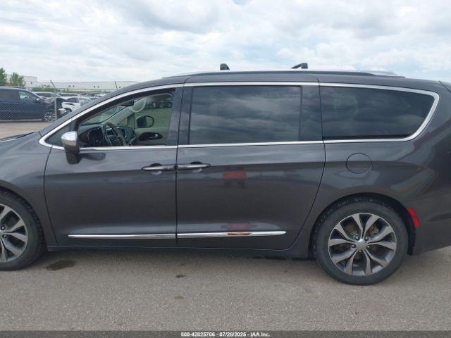 Chrysler Pacifica Limited Image 15