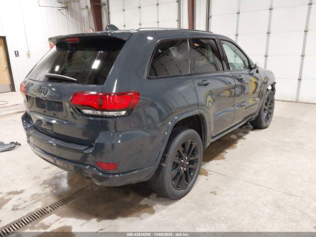 Jeep Grand Cherokee Altitude 4x4 Image 3