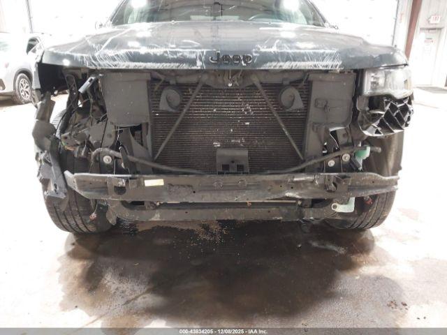 Jeep Grand Cherokee Altitude 4x4 Image 8