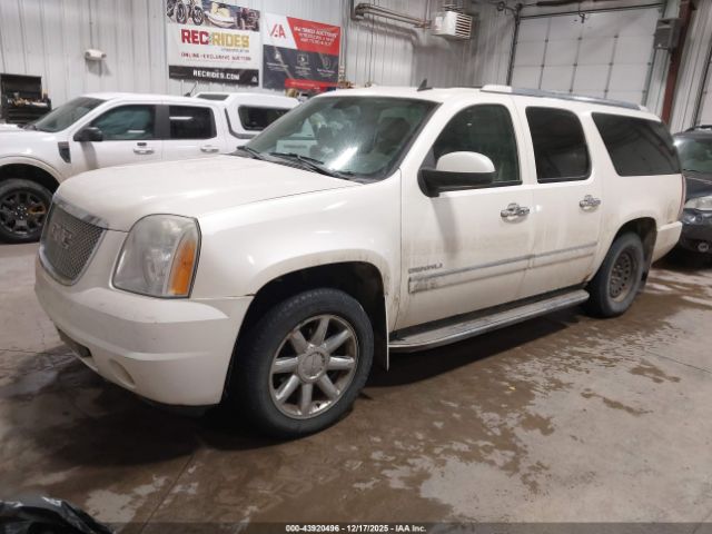 GMC Yukon Denali Image 5