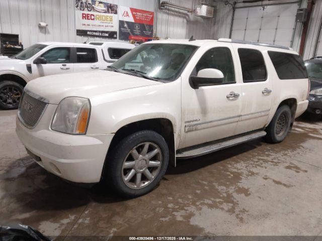 GMC Yukon Denali Image 5