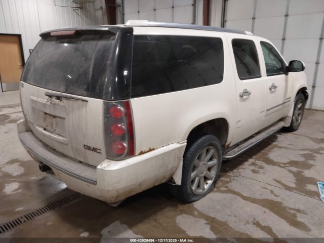GMC Yukon Denali Image 4