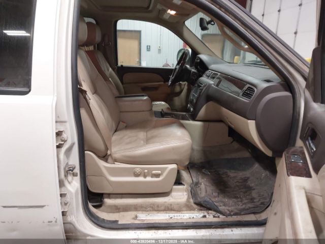 GMC Yukon Denali Image 6