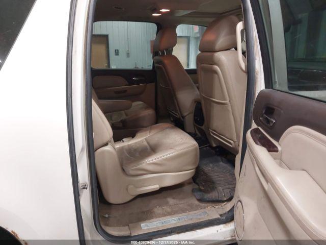 GMC Yukon Denali Image 10