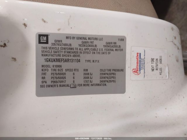 GMC Yukon Denali Image 9