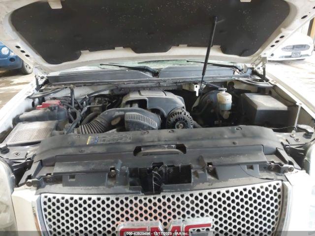 GMC Yukon Denali Image 3