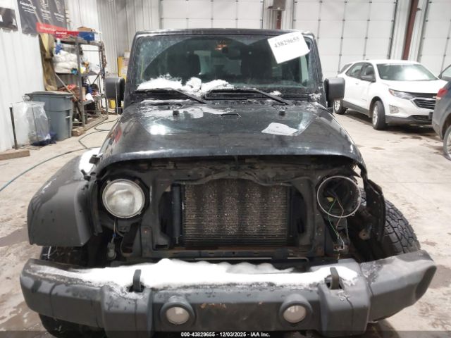 Jeep Wrangler Rubicon Image 12