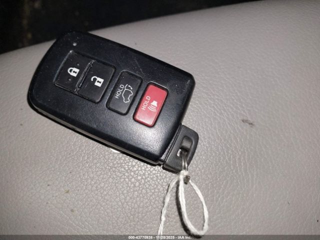 Toyota RAV4 Limited Image 11