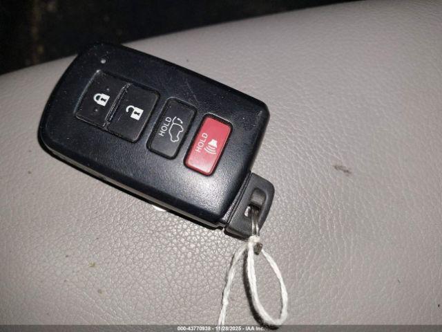 Toyota RAV4 Limited Image 11