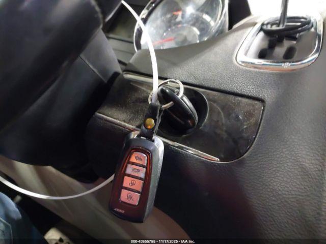 Chrysler Town & Country Touring Image 16