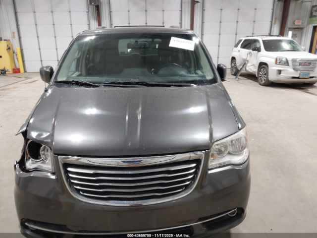 Chrysler Town & Country Touring Image 10
