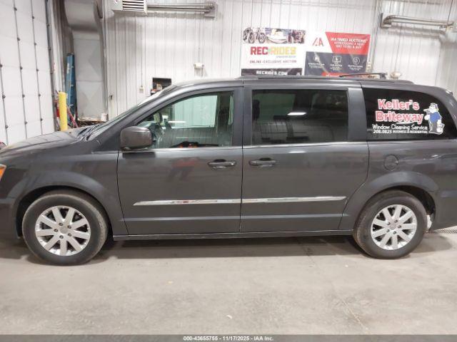 Chrysler Town & Country Touring Image 13