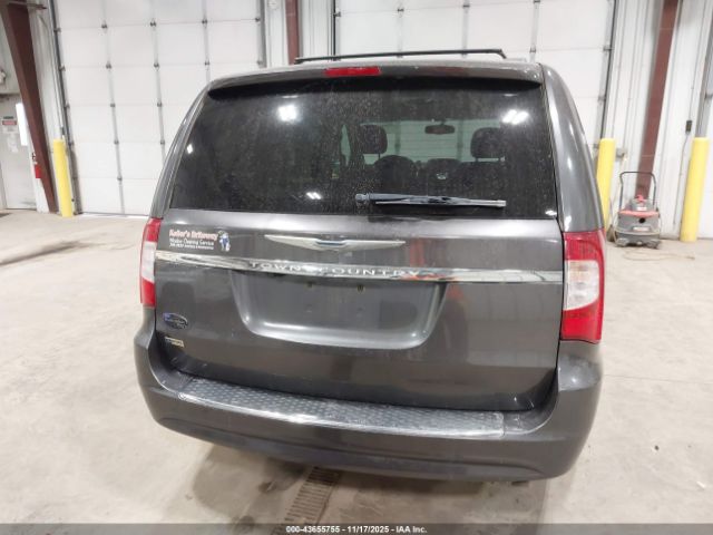 Chrysler Town & Country Touring Image 11