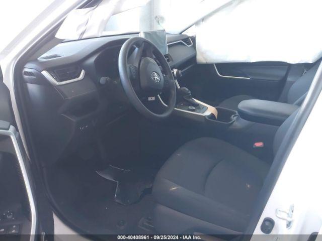 Toyota RAV4 Le Image 13