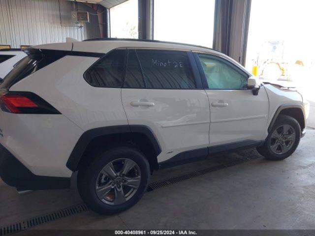 Toyota RAV4 Le Image 4